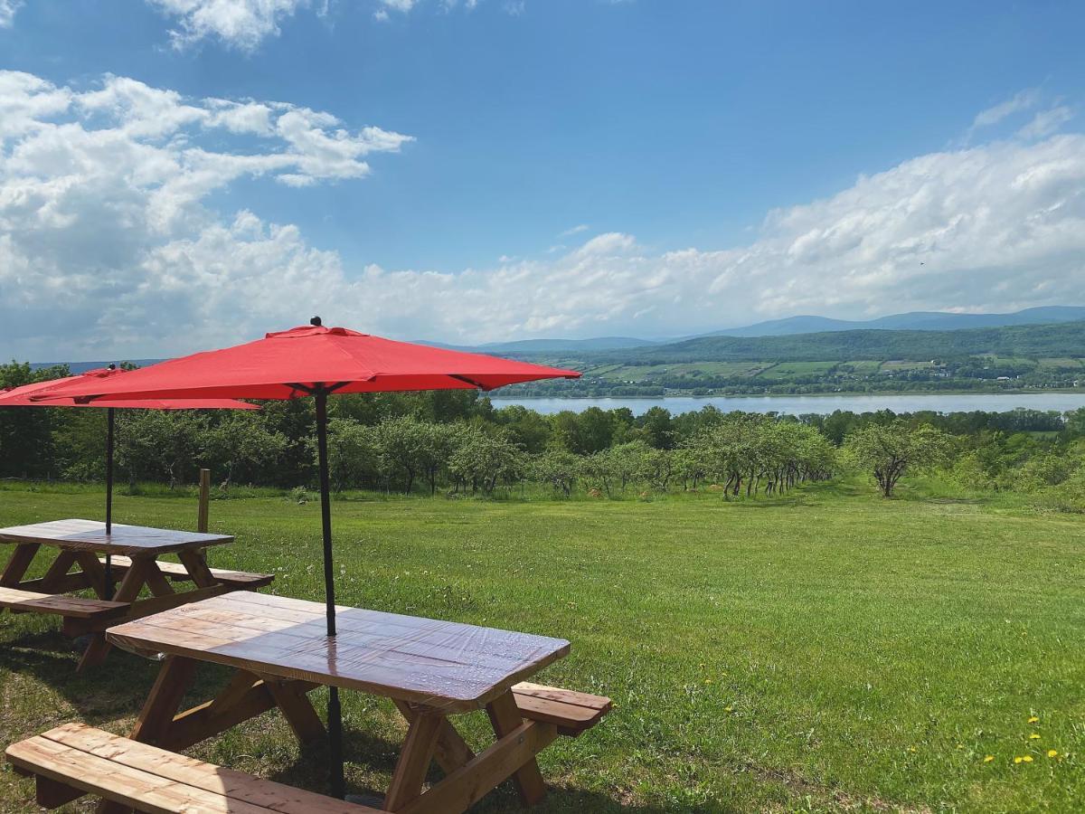 Domaine Steinbach Cidrerie B&B Distillerie St-Pierre-de-l'Île-d'Orléans Bagian luar foto