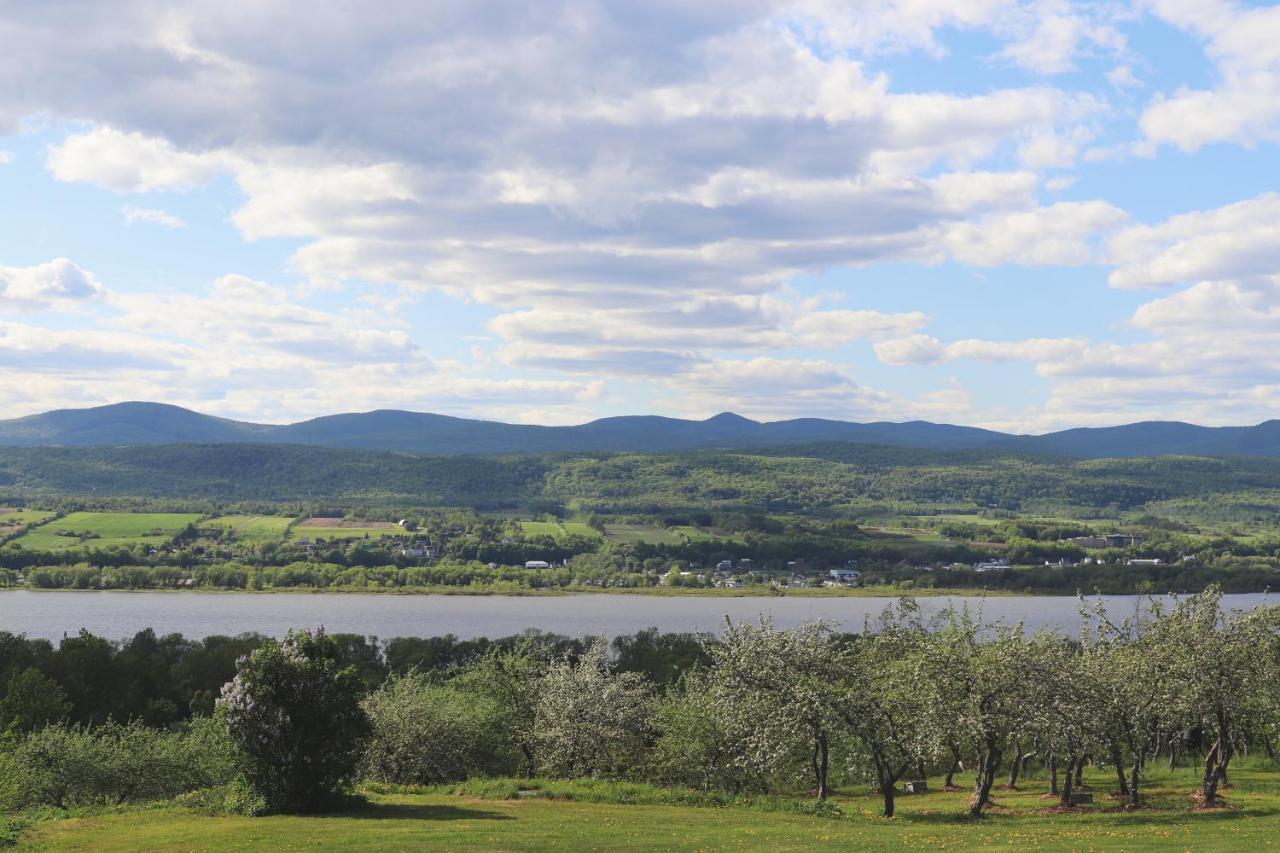 Domaine Steinbach Cidrerie B&B Distillerie St-Pierre-de-l'Île-d'Orléans Bagian luar foto